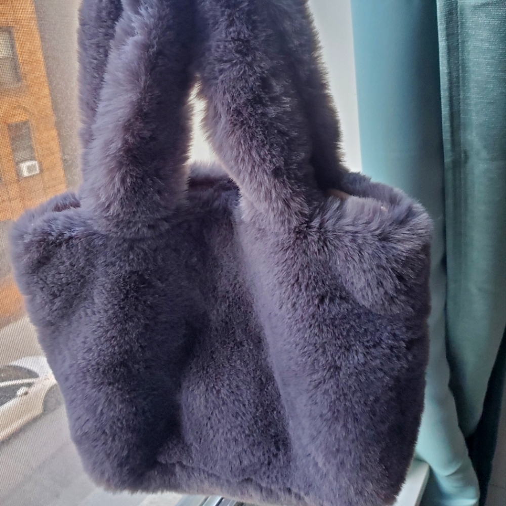 Gray tote fur bag